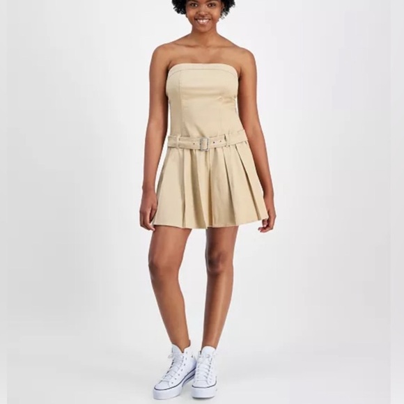 Tinseltown Dresses & Skirts - Tinseltown Pleated Khaki Dress
